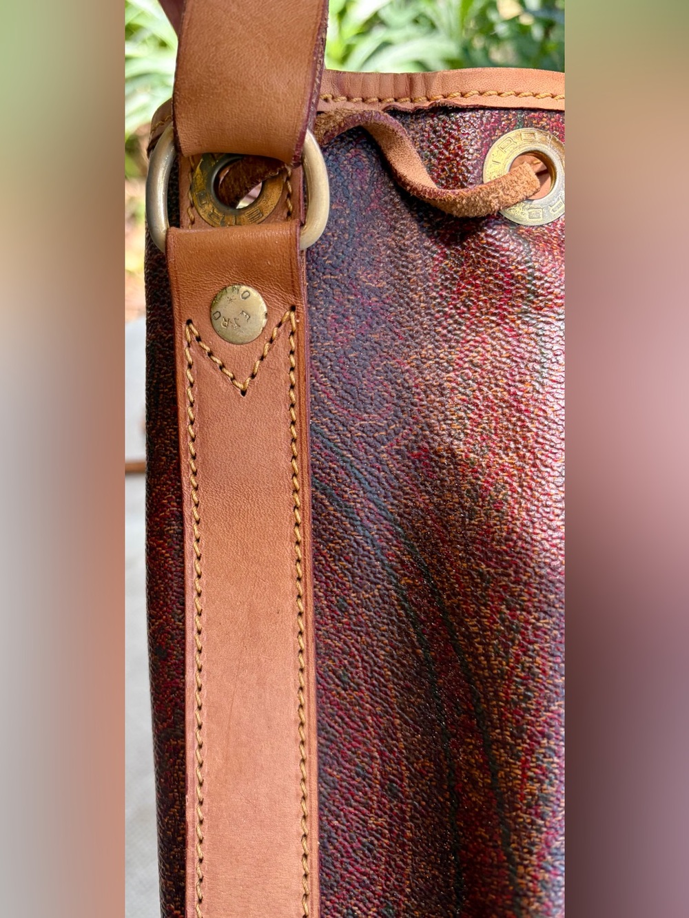 Vtg. ETRO MILANO RED PAISLEY Coated Canvas and Leather Adjustable Shoulder Bag - Picture 4 of 16